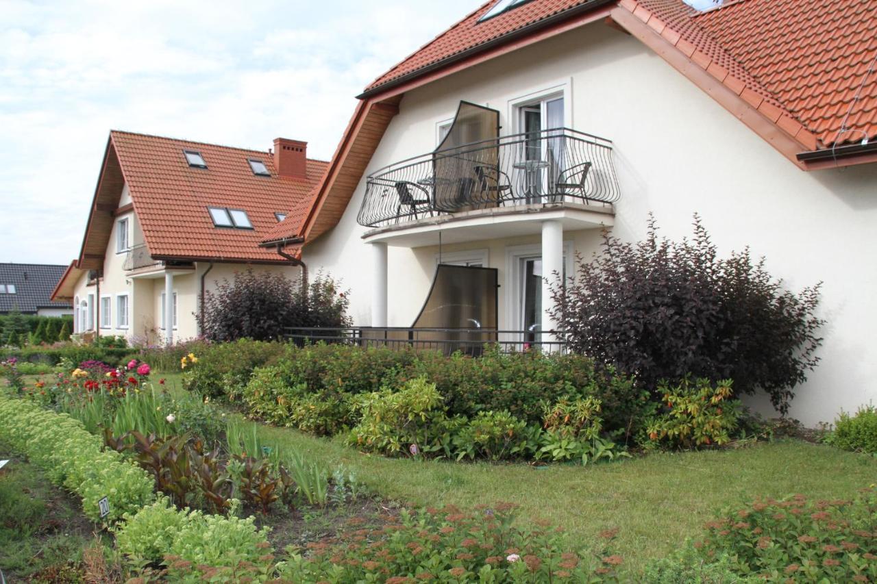 Dworek Leba I Domki Ranczo Itrich Exterior foto