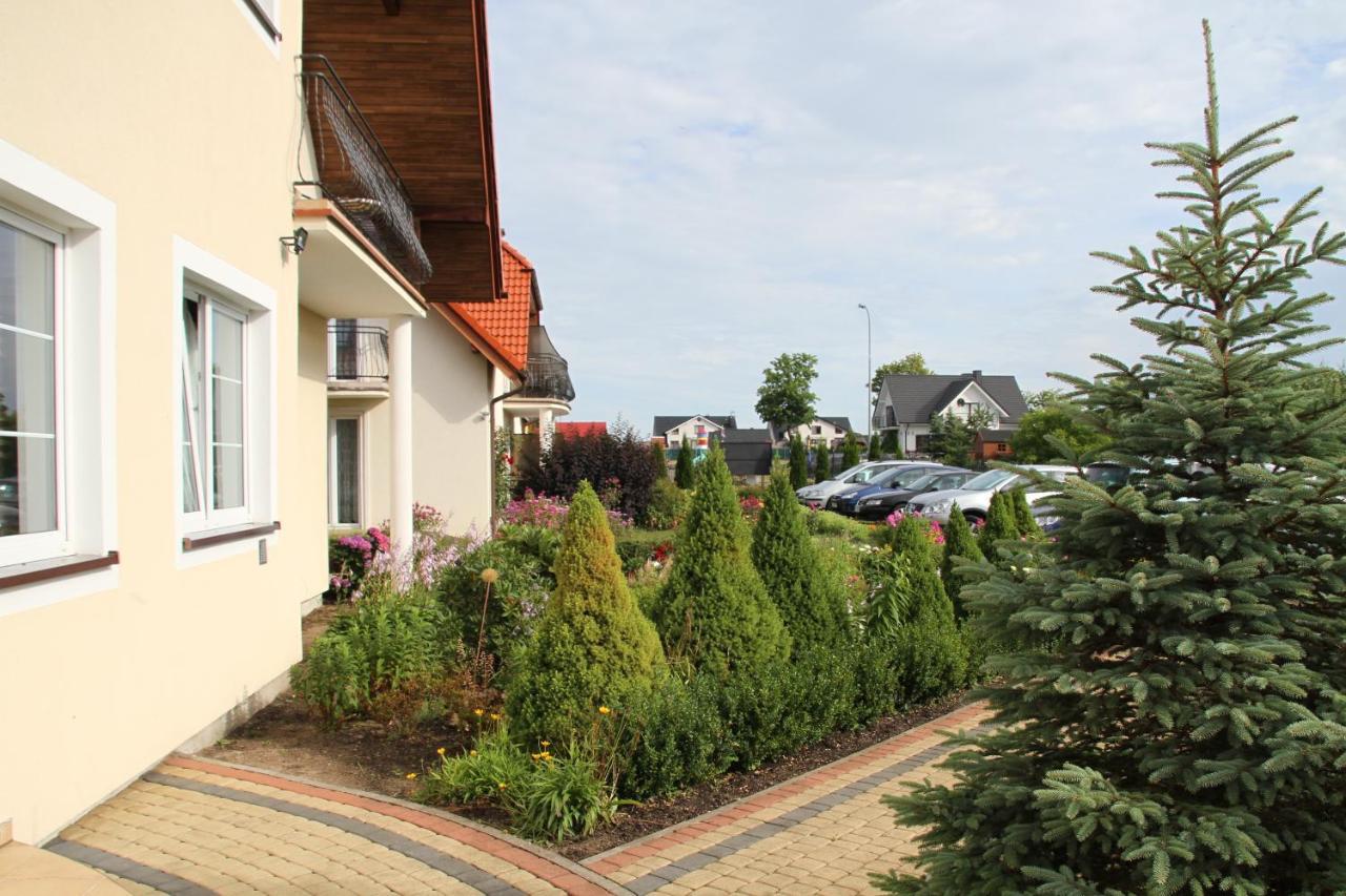 Dworek Leba I Domki Ranczo Itrich Exterior foto