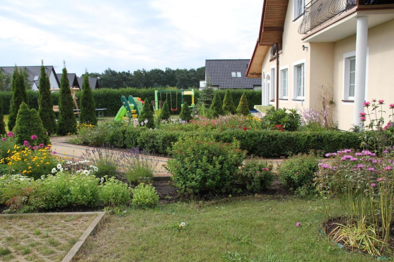 Dworek Leba I Domki Ranczo Itrich Exterior foto