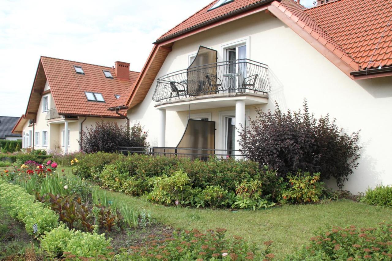 Dworek Leba I Domki Ranczo Itrich Exterior foto